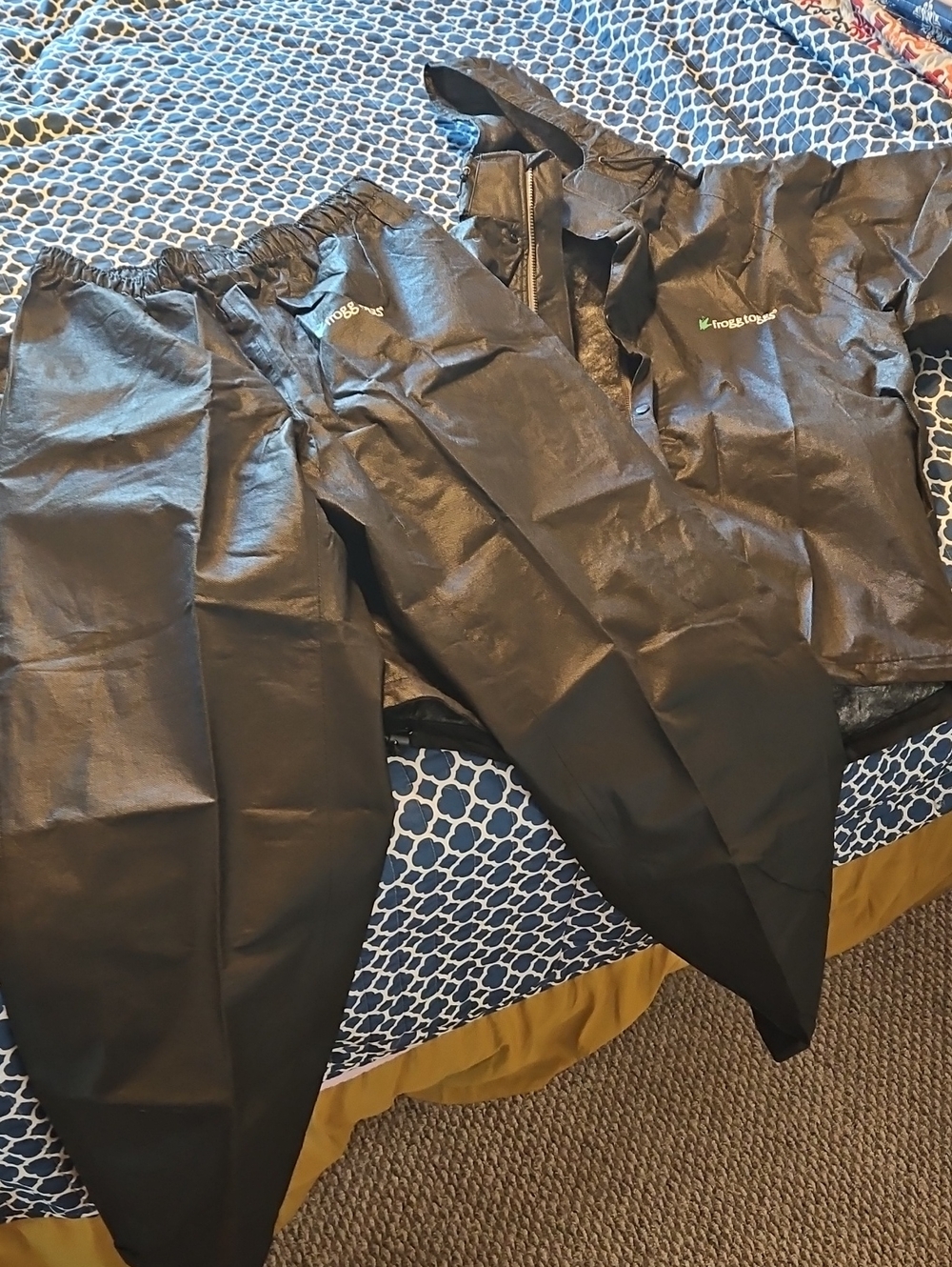 frogg toggs Black Rain Jacket - Medium And Pants